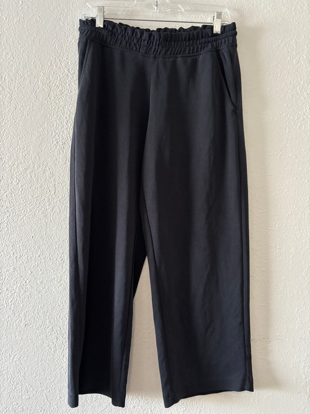Athleta Seasoft Mid Rise Straight Crop Pants Size M Black
